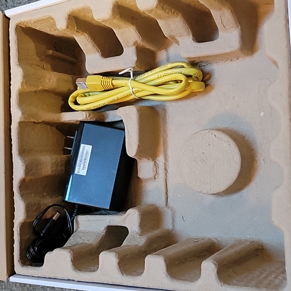 Netgear Nighthawk AC1900 WiFi Cable Modem Router - Picture 8 of 10